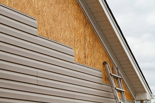 Professional Vinyl Siding technician working in Walkertown, NC